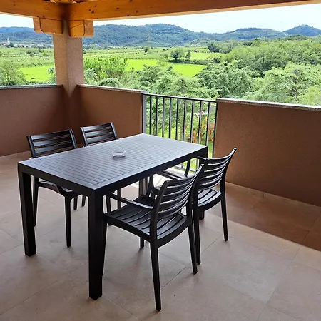 Posestvo Rouna - Winery And Apartment Vipava